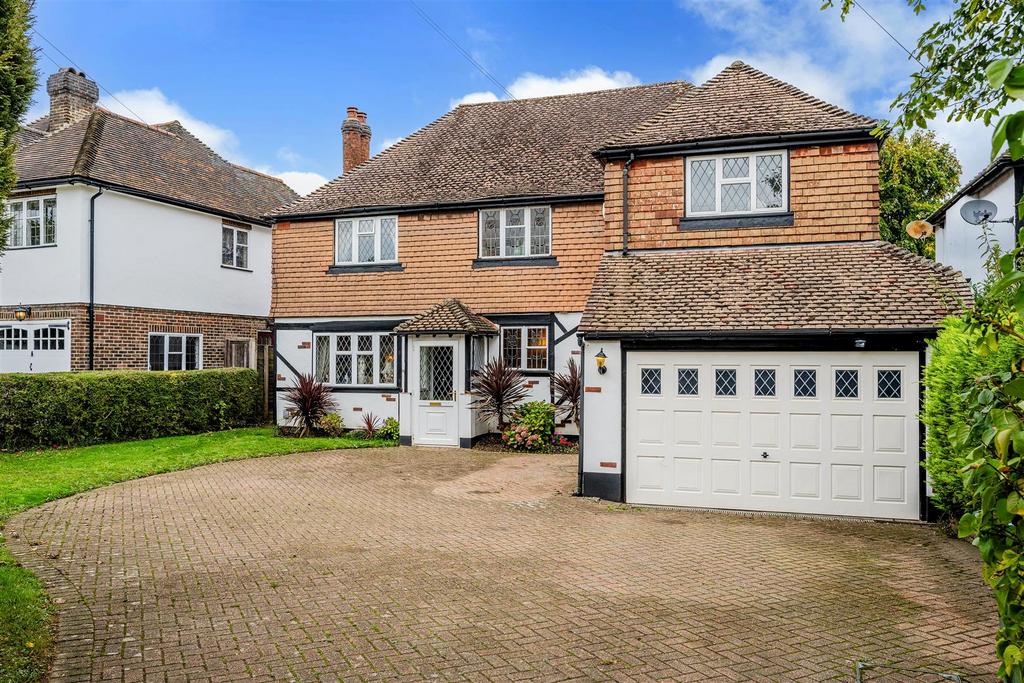 Detached house exterior, driveway, garage