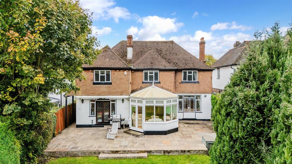 Detached house exterior, garden