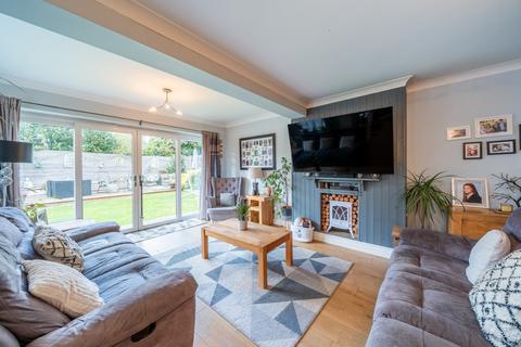 5 bedroom detached house for sale, Kidworth Close, Horley, Surrey, RH6