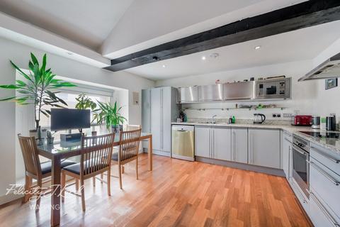 The Listed Building, London E1W