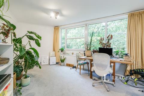 1 bedroom house to rent, Heathside, KT13