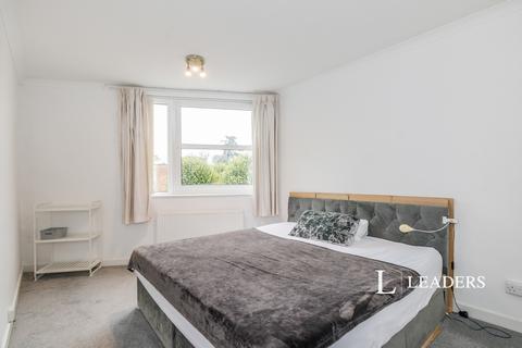 1 bedroom house to rent, Heathside, KT13