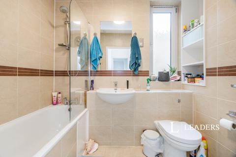 1 bedroom house to rent, Heathside, KT13
