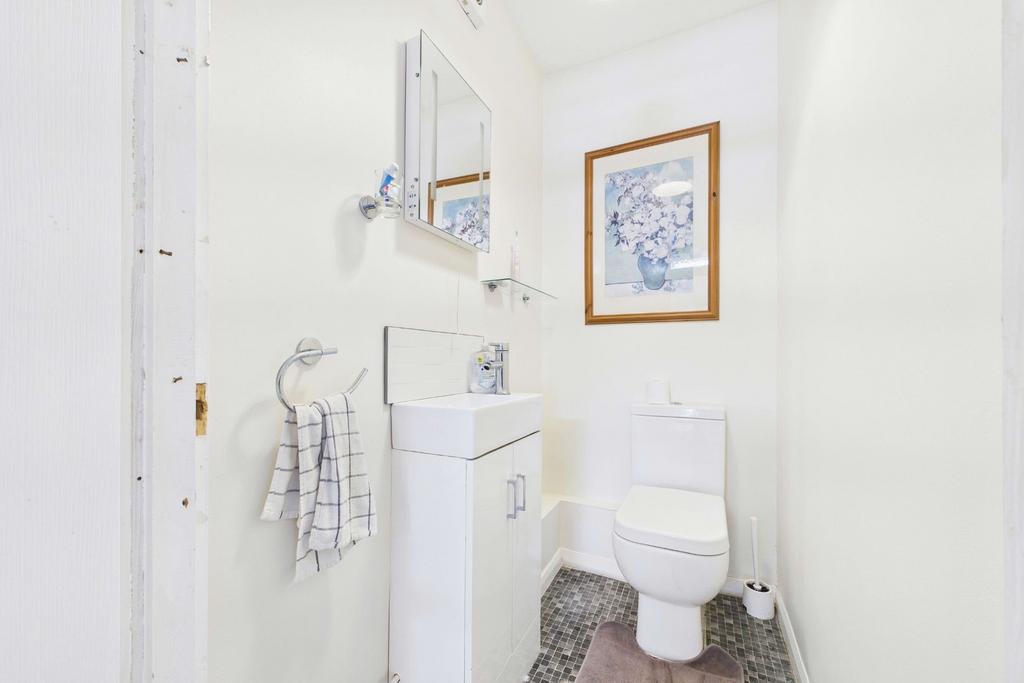 Owners’ accom: cloakroom
