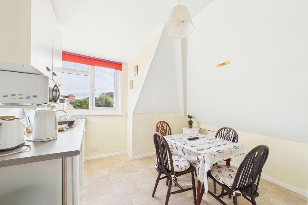 Self-contained apt: kitchen/diner