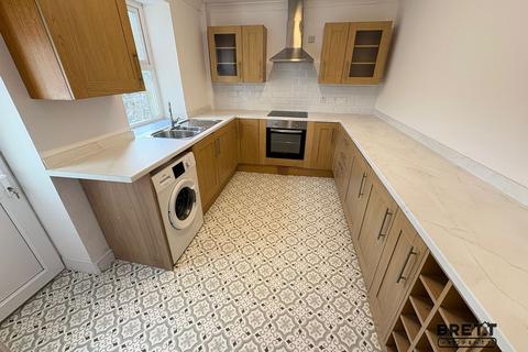 2 bedroom maisonette for sale, Robert Street, Milford Haven, Pembrokeshire. SA73 2HT