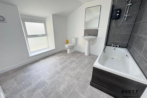 2 bedroom maisonette for sale, Robert Street, Milford Haven, Pembrokeshire. SA73 2HT