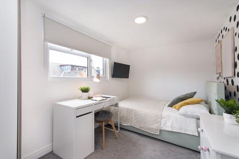 6 bedroom house to rent, Teversal Avenue, Nottingham NG7