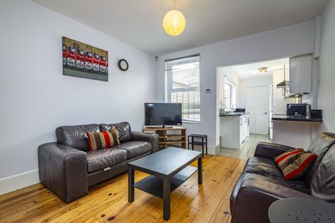 4 bedroom terraced house to rent, Lamcote Grove, Nottingham NG2