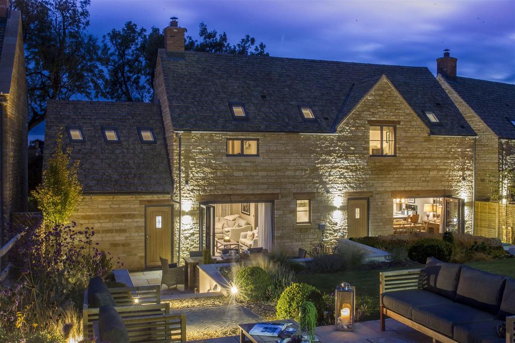 Twilight rear ele 3 velux.jpg