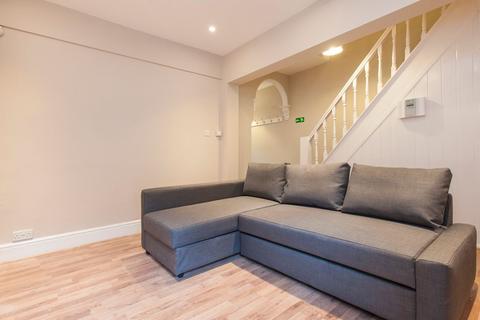 6 bedroom semi-detached house to rent, Albert Grove, Nottingham NG7