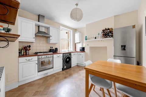 3 bedroom flat for sale, Queen's Club Gardens, London,, W14
