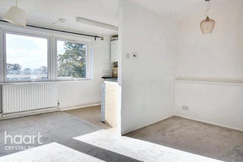 undefined, Menlo Gardens, London