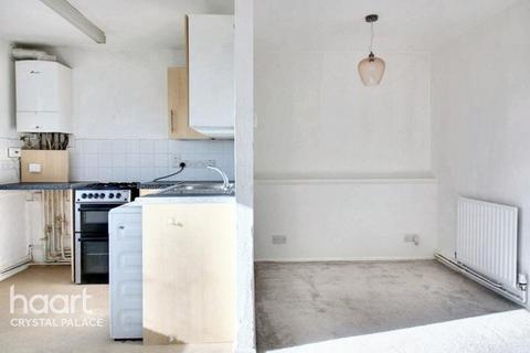 undefined, Menlo Gardens, London