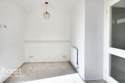 1 bedroom flat for sale, Menlo Gardens, London