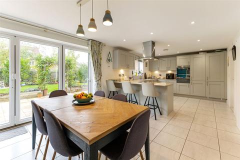 4 Centenary Fields, Bramley, Tadley, RG26 5GU