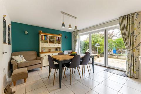 4 Centenary Fields, Bramley, Tadley, RG26 5GU