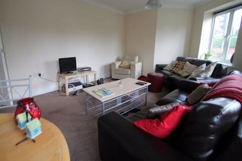 3 bedroom house to rent, Cherry Court, Leeds LS6
