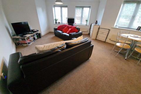 3 bedroom house to rent, Cherry Court, Leeds LS6