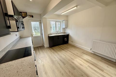 18 Fairfield Road, Warminster, BA12 9DA