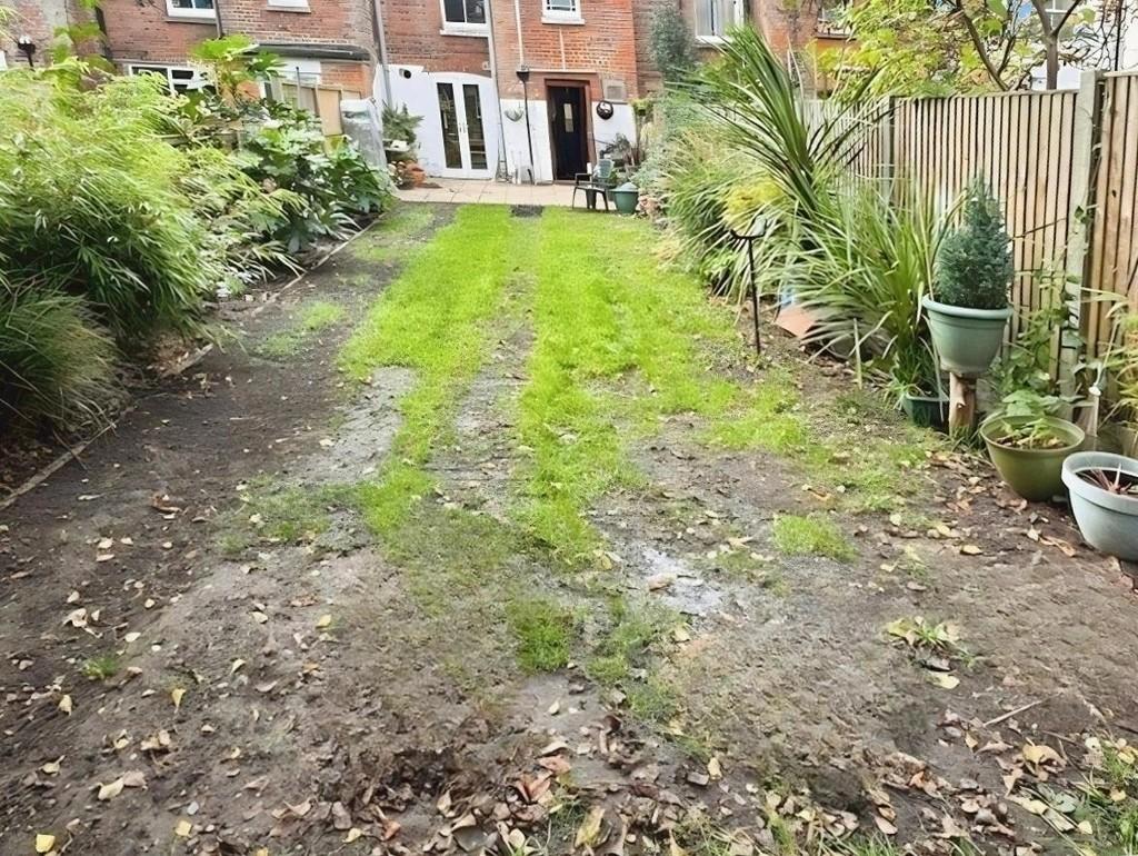 Large Rear Garden (b)