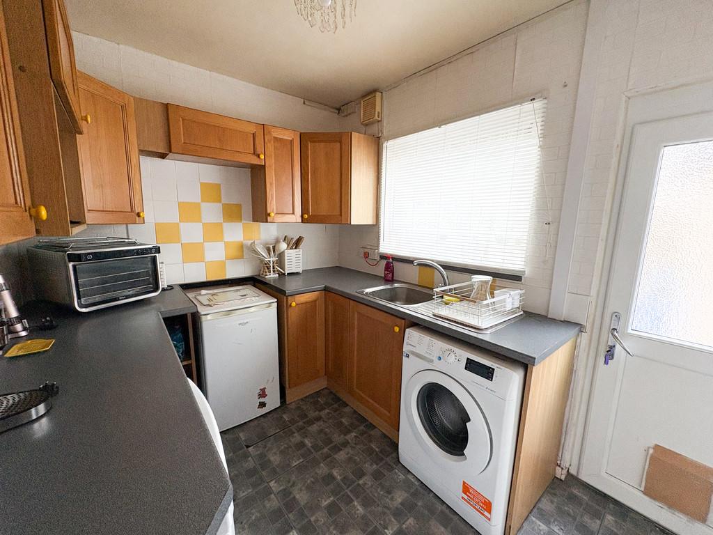 Kitchen b