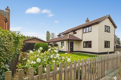3 bedroom detached house for sale, The Street, Weybread