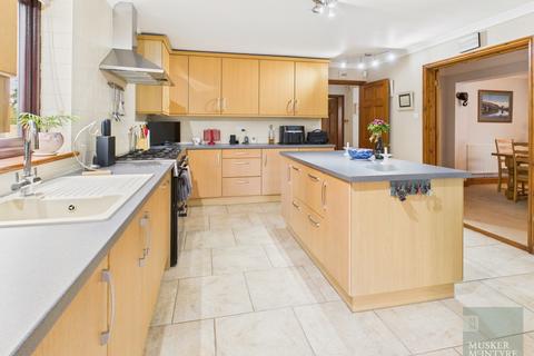 3 bedroom detached house for sale, The Street, Weybread