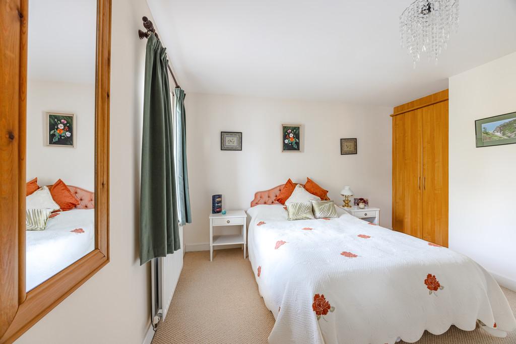 A12 - 95 Gras Lawn Exeter - 251014