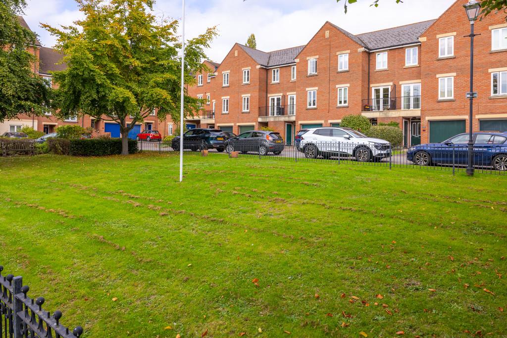A04 - 95 Gras Lawn Exeter - 251014