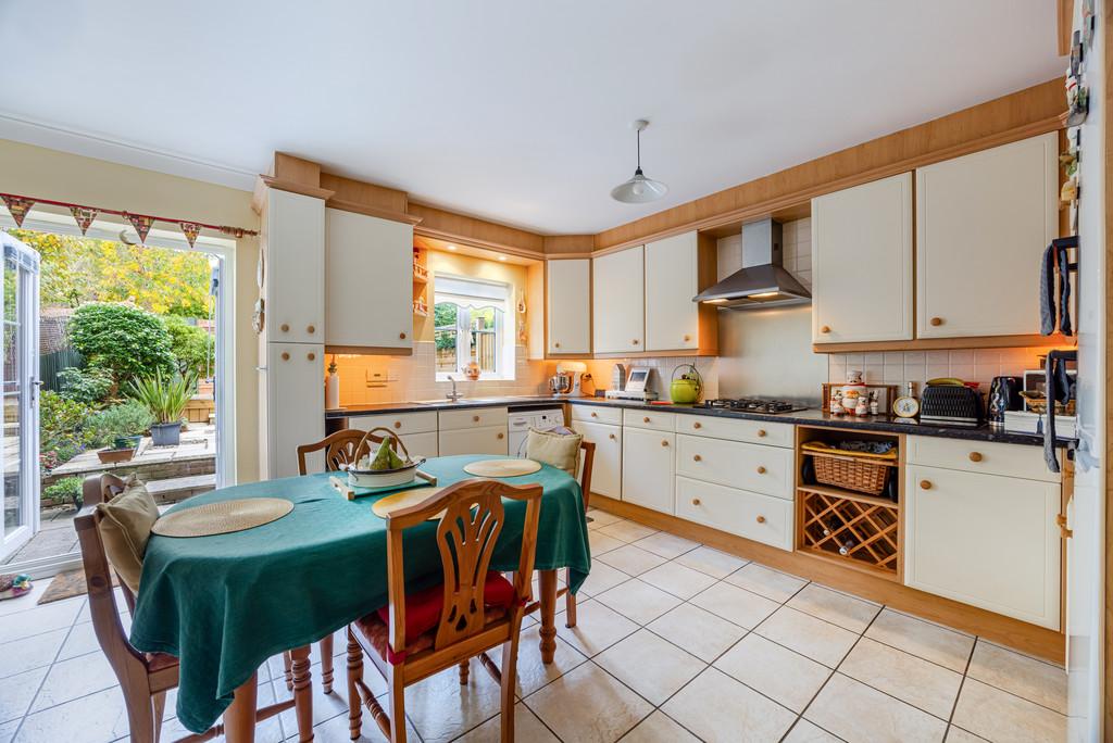 A06 - 95 Gras Lawn Exeter - 251014