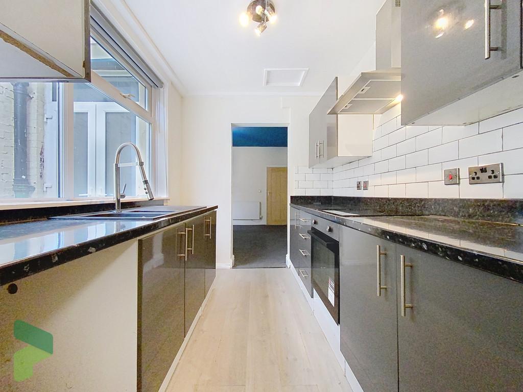 Fully Fitted Kitchen
