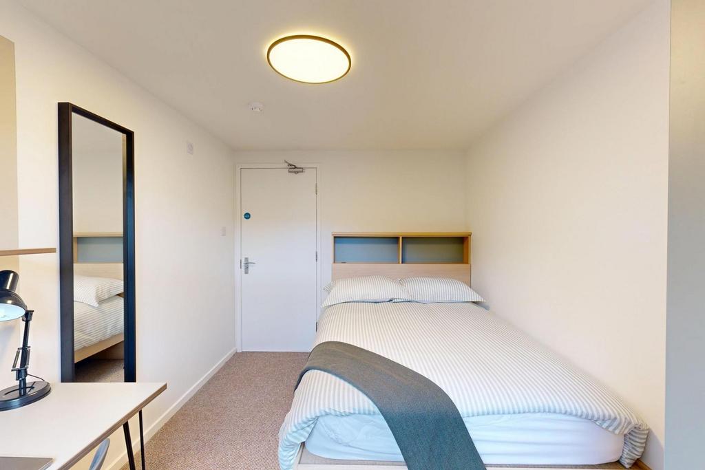 A bright, well-maintained double bedroom featur...