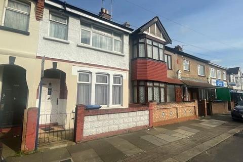 4 bedroom terraced house to rent, Winchester Road, Edmonton