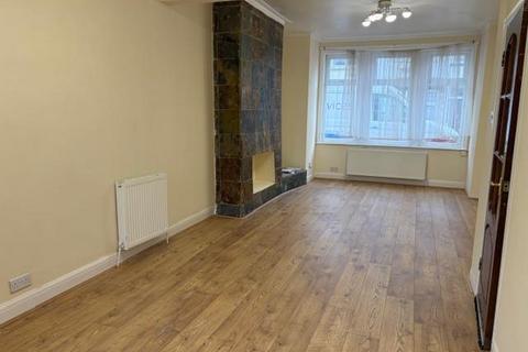 4 bedroom terraced house to rent, Winchester Road, Edmonton