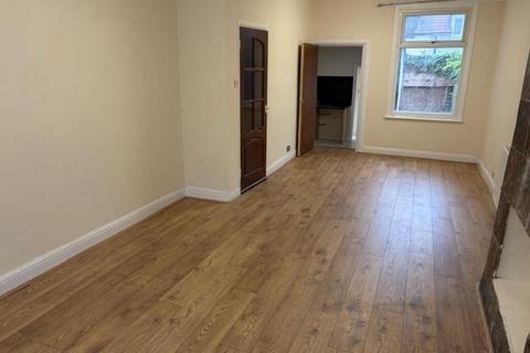 4 bedroom terraced house to rent, Winchester Road, Edmonton