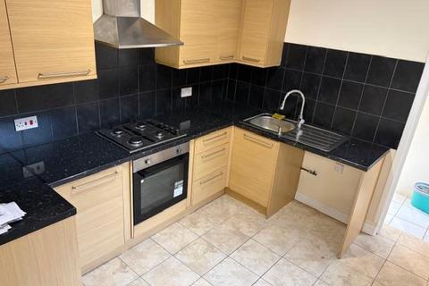 4 bedroom terraced house to rent, Winchester Road, Edmonton