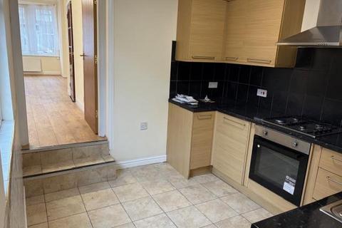 4 bedroom terraced house to rent, Winchester Road, Edmonton