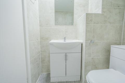 2 bedroom apartment to rent, Cleveland Court, Bath
