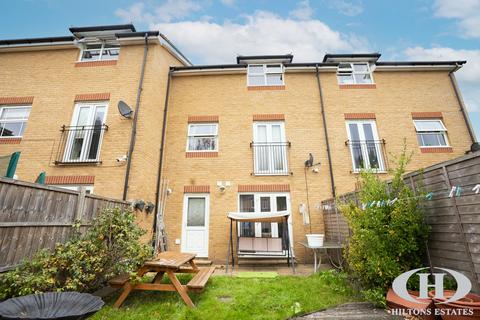 3 bedroom townhouse for sale, London Road, Slough