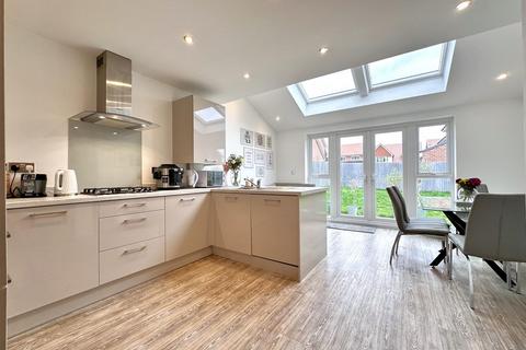 3 bedroom detached house for sale, Violet Grove, Middlebeck, Newark