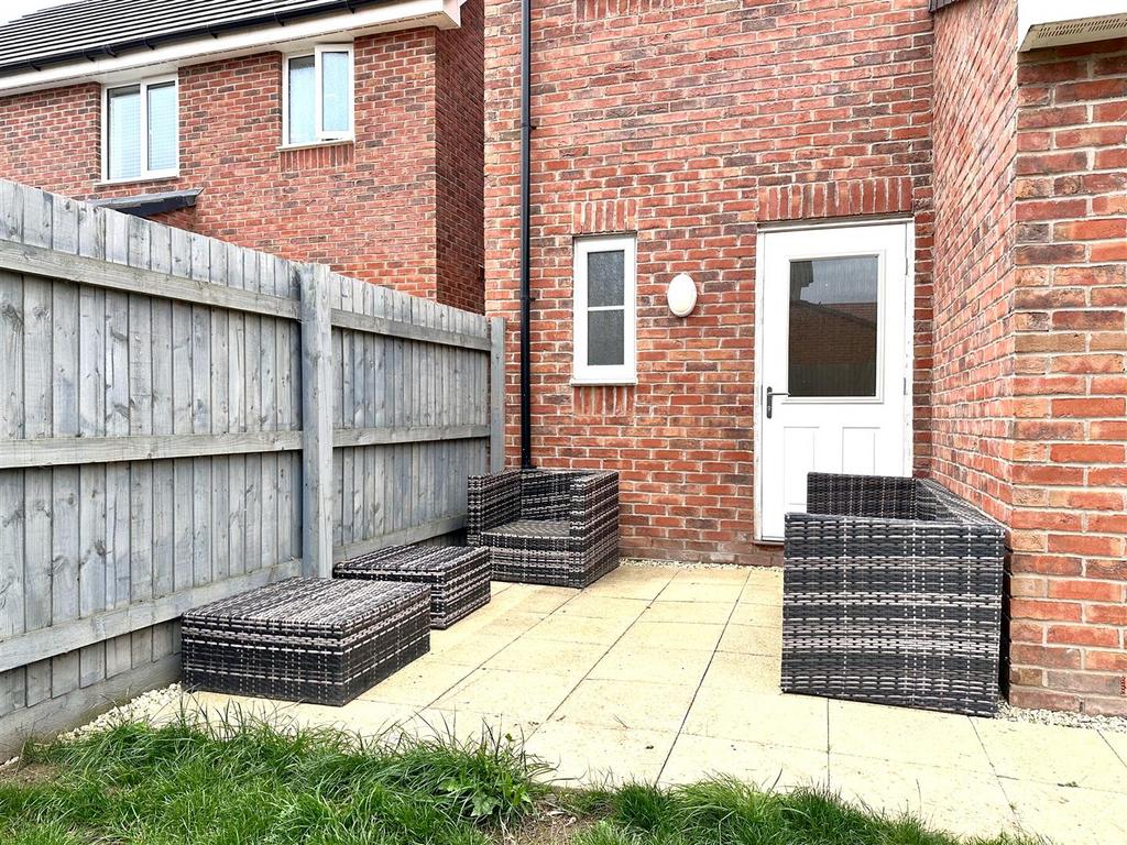 Paved Seating Area 865