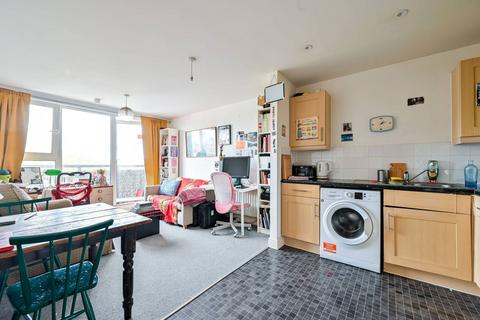 1 bedroom flat for sale, Townsend Street, Elephant and Castle, London, SE17