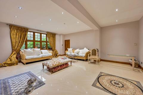 7 bedroom detached house to rent, Waterhouse Lane, Kingswood, Tadworth, KT20