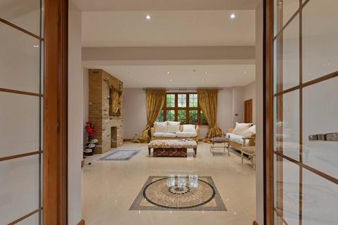 7 bedroom detached house to rent, Waterhouse Lane, Kingswood, Tadworth, KT20