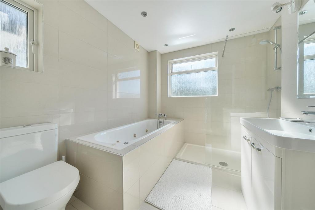 Family Bathroom.jpg