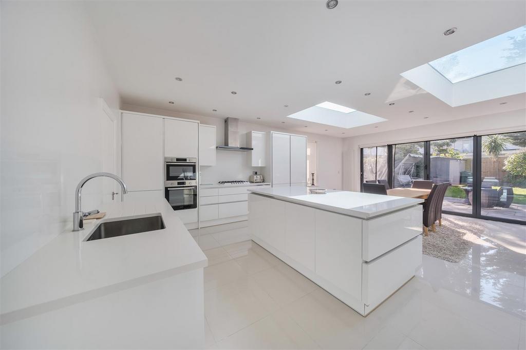 Kitchen Area 1.jpg