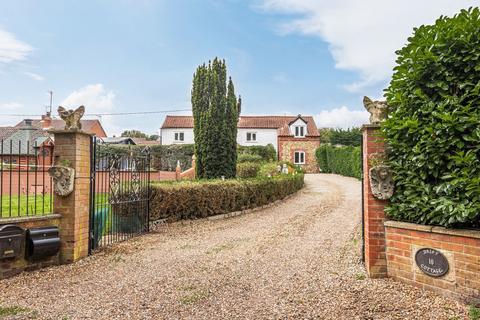 undefined, Charming Cottage in Beetley