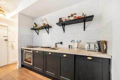 1 bedroom flat for sale, Chiswick High Road, Chiswick, London, W4
