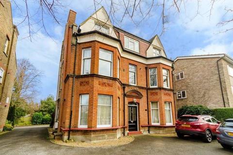 Studio to rent, Parklands, Surbiton, Surrey, KT5